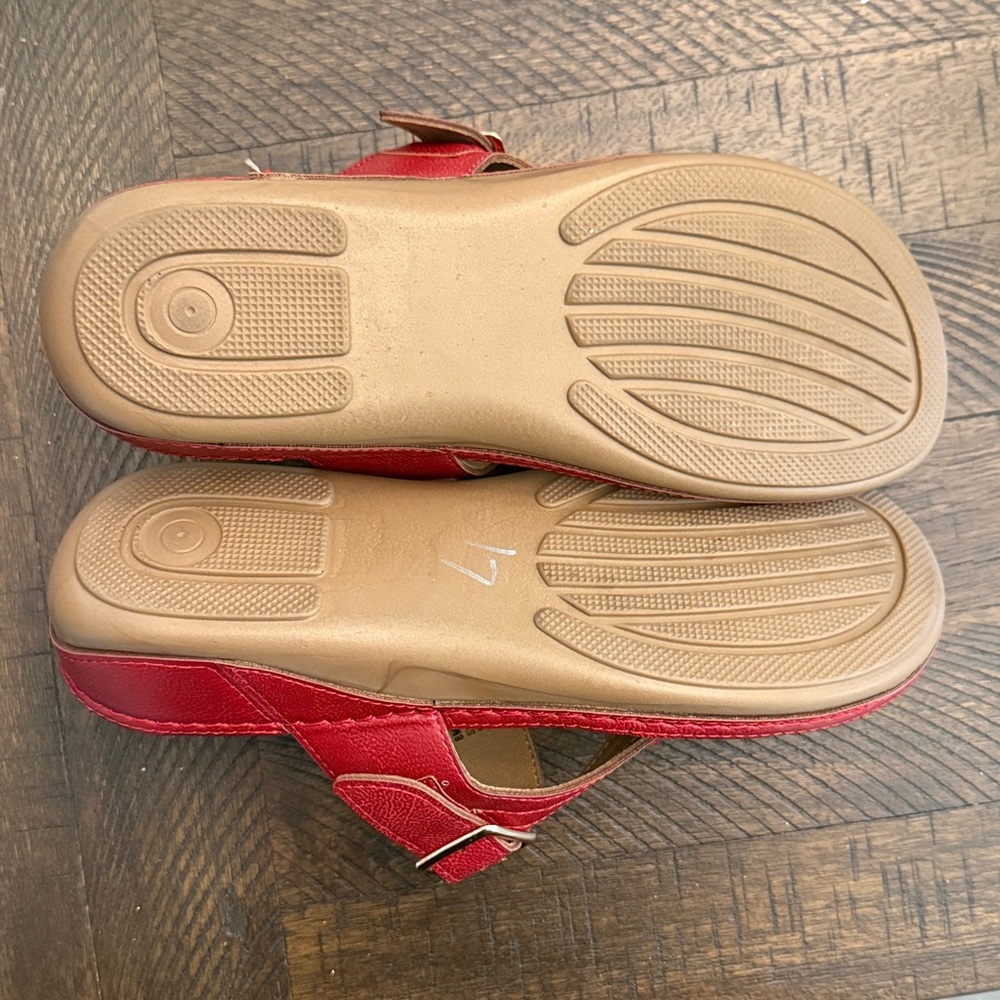 Red Flex Step Sandals with Buckle - Picture 3 of 3